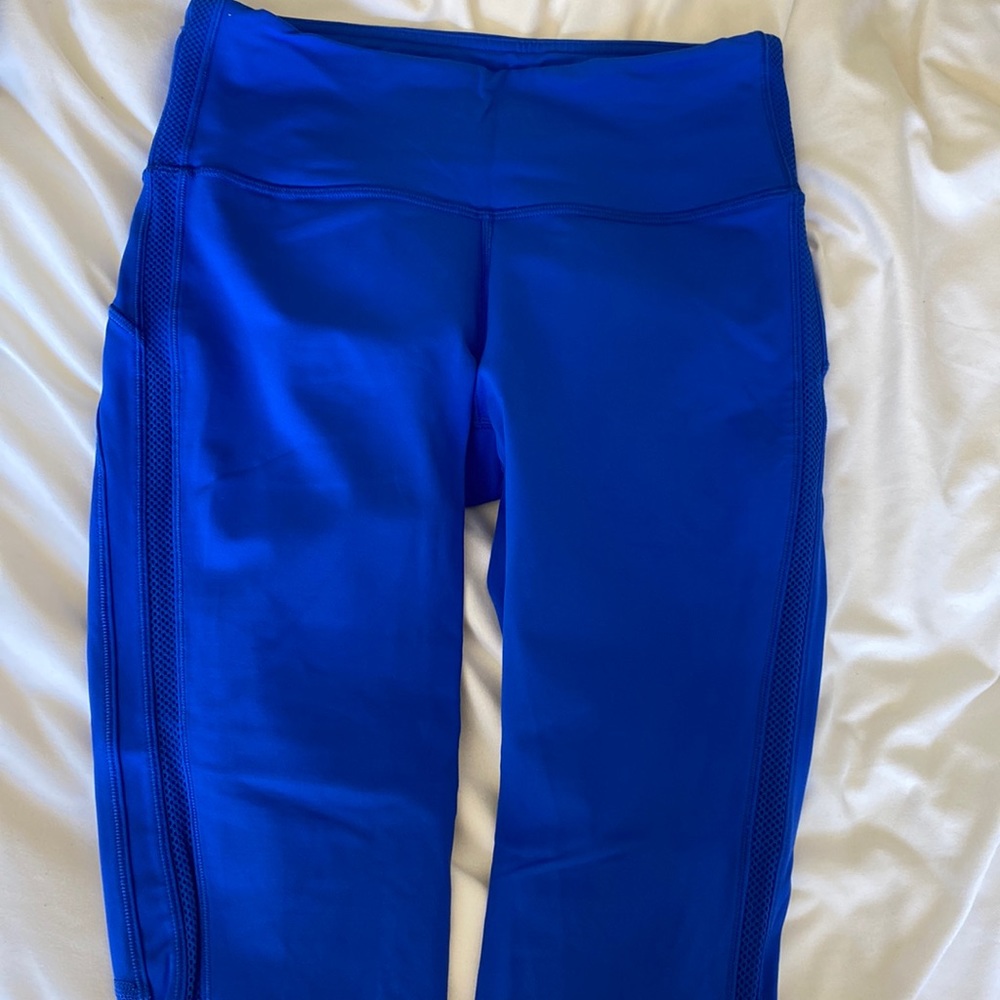 Bright blue lulu lemon capri yoga pant